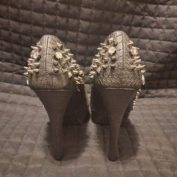 Size 8, open toe stilettos, black with spikes - Picture 4 of 5
